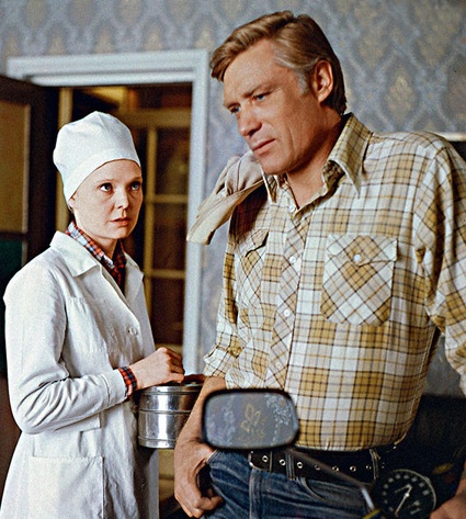 С Натальей Белохвостиковой в криминальной драме Вадима Дербенева «Змеелов», 1985 год