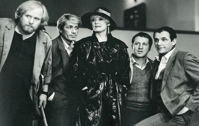 Александр Дольский, Александр Хочинский, Вера Алентова, Владимир Стеклов и Эммануил Виторган в музыкальном фильме «Когда святые маршируют», 1990 год