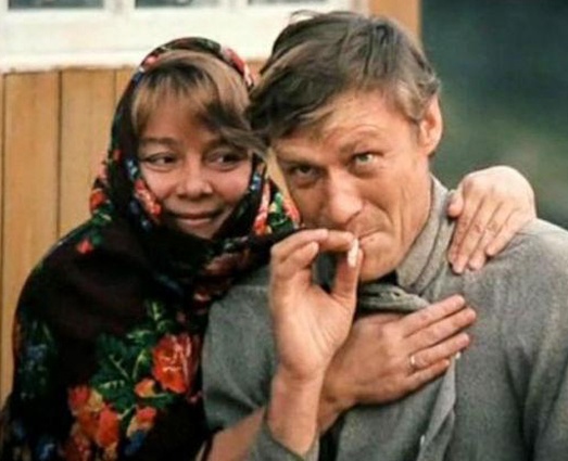 В роли Василия Кузякина с Ниной Дорошиной в культовой комедии Владимира Меньшова «Любовь и голуби», 1984 год