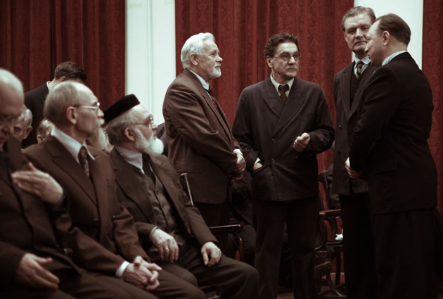 Сергей Маковецкий, Владимир Симонов и другие в сериале «Жизнь и судьба» по одноименному роману Василия Гроссмана «Жизнь и судьба», 2012 год