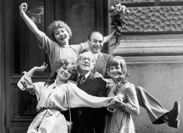 Людмила Гурченко, Евгений Евстигнеев, Наталья Назарова, Станислав Соколов и Светлана Пономарева в фильме Петра Тодоровского «Любимая женщина механика Гаврилова», 1981 год. «Петр, закончив съемки с Гурченко, сказал, что никогда в жизни к ней не подойдет»