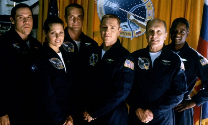 «Это была первая и, может, единственная за всю историю наших взаимоотношений с Голливудом попытка сыграть хорошего русского». На съeмках голливудского фильма-катастрофы «Столкновение с бездной», 1998 год