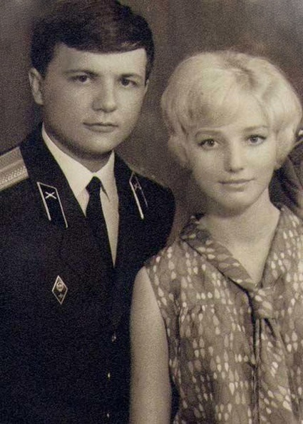 С любимой женой Татьяной. «Я ревнив, как не знаю кто! — если что-то замечу, спать не могу: как кот, кого-нибудь когтями порвал бы!»