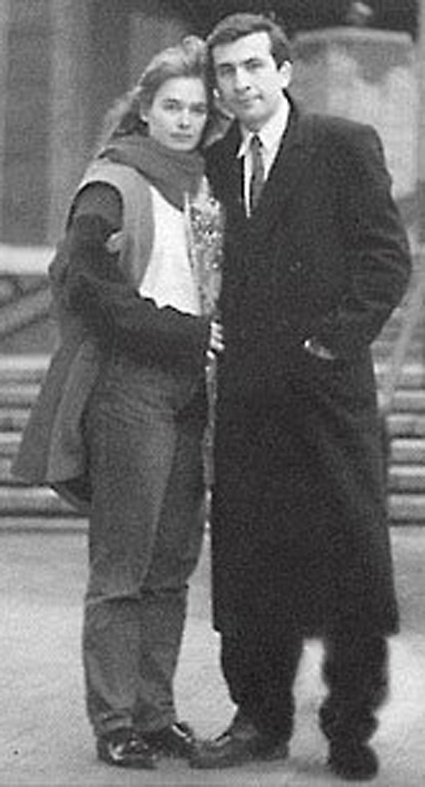 Со своей будущей супругой — подданной Нидерландов Сандрой Рулофс—Михеил познакомился в 1993 году в Страсбурге, в Международном институте прав человека, где она преподавала курс права