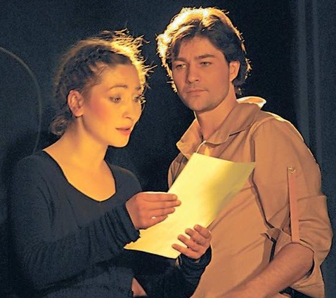 Евгений Нищук с женой Оксаной Батько в спектакле театра «Сузір’я» «Ассо и Пиаф. История одной любви». Оксана умерла в октябре 2016-го, их с Евгением сыну Олексе 22 года. «Он учится на факультете киноискусства, молодые режиссеры приглашают его сниматься, а я всегда буду рядом и поддержу любой его выбор»