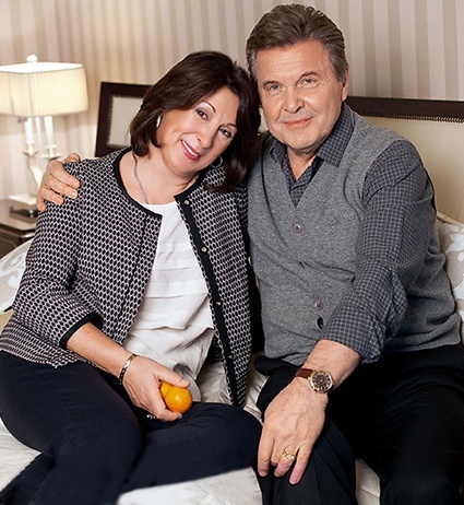 «С Ириной Павловной я более 40 лет прожил, а счастлива ли она? — об этом у нее спросить надо. Я, например, считаю, что мы достаточно мудро, интеллигентно и очень нежно друг с другом сочетаемся»