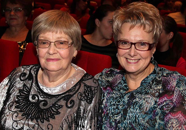 С дочерью, начало 2000-х. «Леня сказал ей: «Способности у тебя есть», а она: «Есть, но всю жизнь у телефона сидеть и приглашений ждать не хочу — я сама за себя решать хочу»