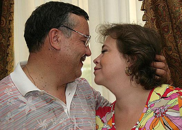 «Мы со Степанычем огромный путь прошли. Все отношения с электрического разряда начинаются, потом это какое-то влечение, влюбленность, любовь, уважение, доверие, а у нас все наоборот было»