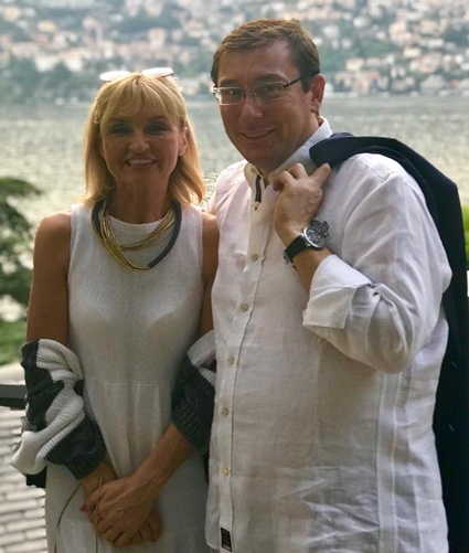 С женой. «Ира меня много раз спасала — любовью своей, борьбой яростной. Я ее как любимую женщину, самодостаточного человека и самодостаточного политика рассматриваю!»