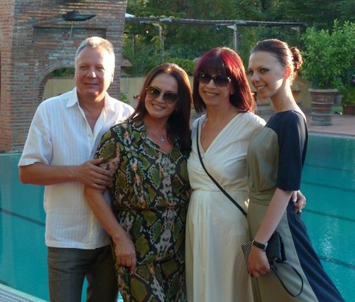 София Ротару, ее сестра Лидия с супругом Сергеем и дочерью — певицей Софией Хлябич