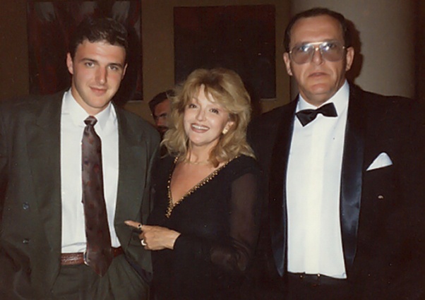 С супругой Аллой и сыном Максимом, середина 90-х. «Аллочка потрясающей мамой была, замечательной дочкой, преданной подругой»
