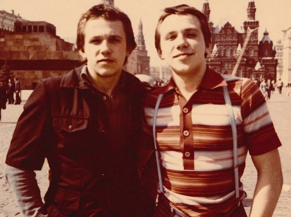 С братом в Москве, 80-е. «Я не то чтобы свыкся или смирился — просто начал жить, будто один родился...»