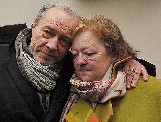 Сергей Сенин с дочерью Людмилы Гурченко Марией. С Машей у Людмилы Марковны отношения всю жизнь складывались непросто, а с какого-то момента мать с дочерью практически не общались. «Люся, как никто, отдавать умела — просто людям: может, там раздел по линии талантливые-неталантливые произошел? Вот нет ответа!»