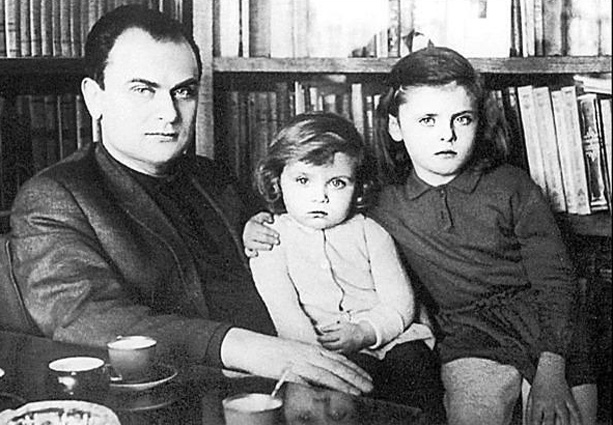 З доньками Роксоланою і Соломією, 1967 рік