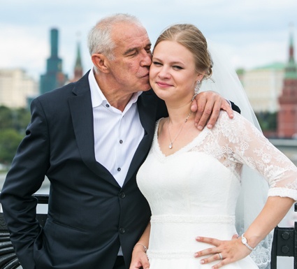 На свадьбе дочери Дарьи (в 2006 году родила сына Павла). «Дашу всегда любил безумно...»