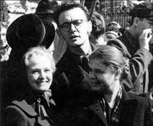 «Гайдай ухаживать за мной, не ухаживая, начал. И такой актер — сногсшибательный, потрясающий...»