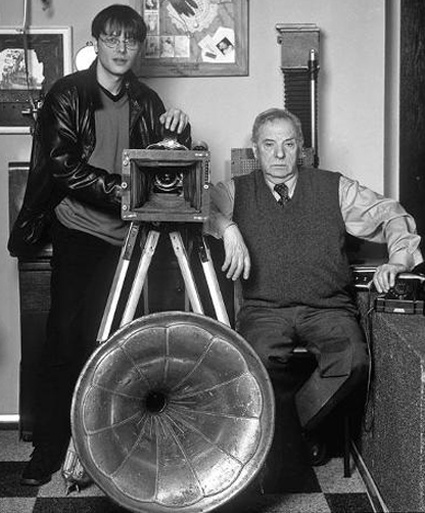 Петр Ефимович с сыном кинорежиссером Валерием Тодоровским («Страна глухих», «Любовник», «Мой сводный брат Франкенштейн», «Тиски», «Стиляги», «Оттепель»)