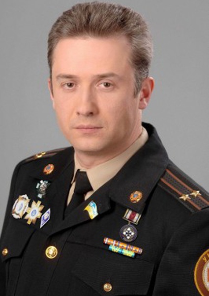 Супруг Елены Андрей Бондаренко был депутатом Донецкого облсовета, в 2006-м назначен начальником управления МЧС в Донецкой области, в 2010-м — замминистра по чрезвычайным ситуациям Нестора Шуфрича, в 2012-м возглавлял Департамент финансово-экономической политики Минэнергоугля. У Елены и Андрея двое детей: 17-летняя Полина и шестилетний Михаил