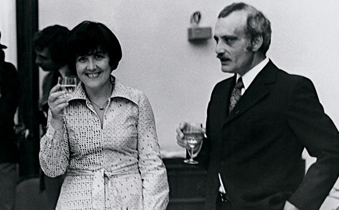 С писательницей Викторией Токаревой Георгия Данелию связывали длительные личные отношения и сотрудничество (она соавтор сценариев к нескольким его картинам, в частности к «Мимино»)