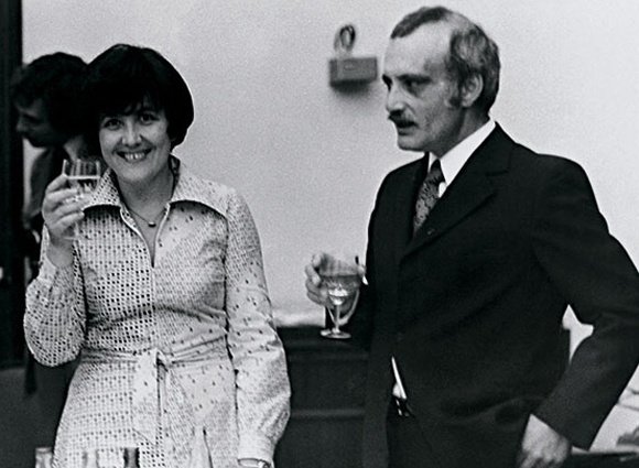 С писательницей Викторией Токаревой Георгия Данелию связывали длительные личные отношения и сотрудничество (она соавтор сценариев к нескольким его картинам, в частности к «Мимино»)