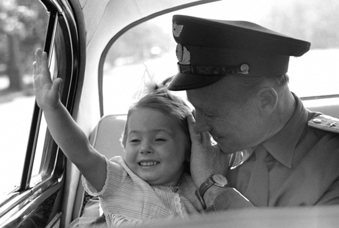 С дочерью Оксаной, 1970 год