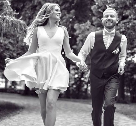 «Денис и Света не хотели афишировать, мы подчинились и сделали все по желанию молодых. Это даже не свадьба была, а просто роспись»