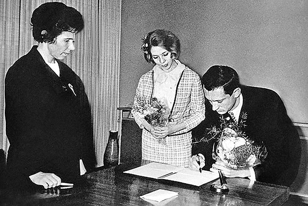 Лариса и Богдан в день свадьбы, Львов, середина 60-х