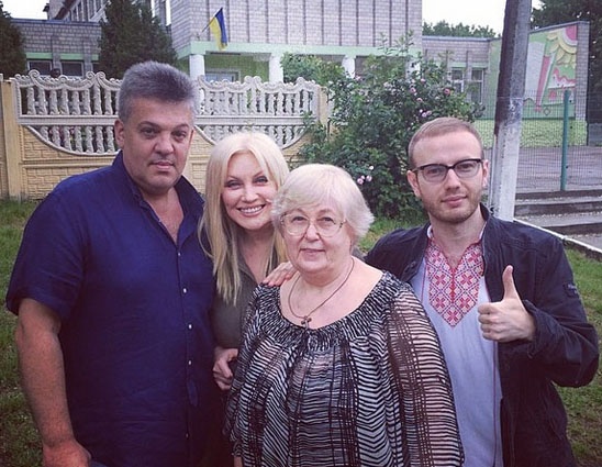 Игорь Лихута, Таисия Повалий с мамой Ниной Даниловной и сыном Денисом