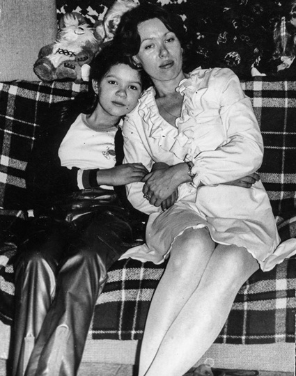 С мамой Ниной Аркадьевной, 80-е. «Она удивительной энергетики человек, невероятно жизнерадостная, харизматичная»