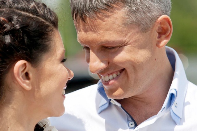 С Сашей. «20 лет исполнилось, как мы женаты. Я его все больше и больше люблю, и он меня, и этим чувством жадно я наслаждаюсь»