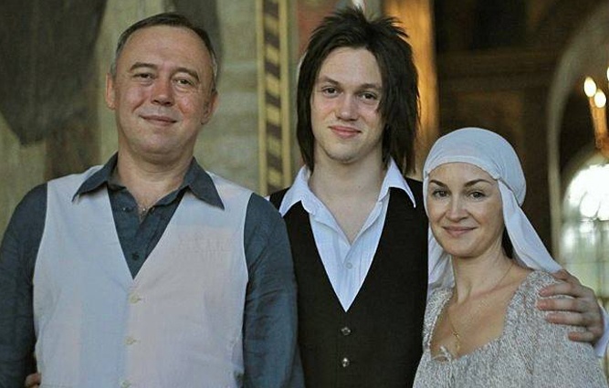 С сыном Темой и женой Лесей