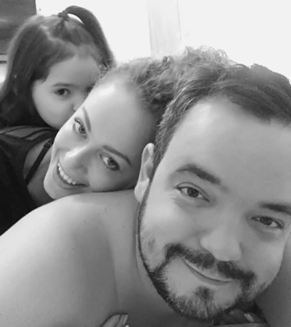 С женой телеведущей Полиной Головановой и дочерью Алисой