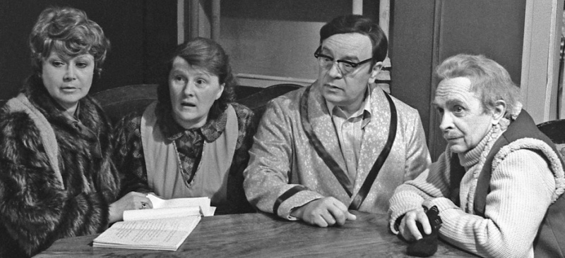 Светлана Немоляева, Людмила Иванова, Леонид Броневой и Юрий Катин-Ярцев в спектакле «Охотник», 80-е годы