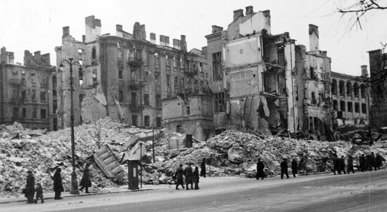 Руины «Детского мира» и других домов на Крещатике, 1942 год