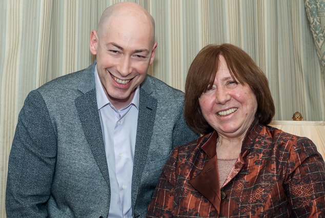 С Дмитрием Гордоном. «Работу свою в меру отпущенных тебе сил и таланта делать надо, и чтобы жить было интересно — вот мой девиз»