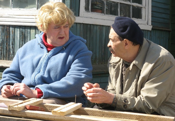 «Женщин, которых я играю — уже не очень молодых и красивых, очень большого размера и не очень счастливых, вот этих — да, разгадал...»