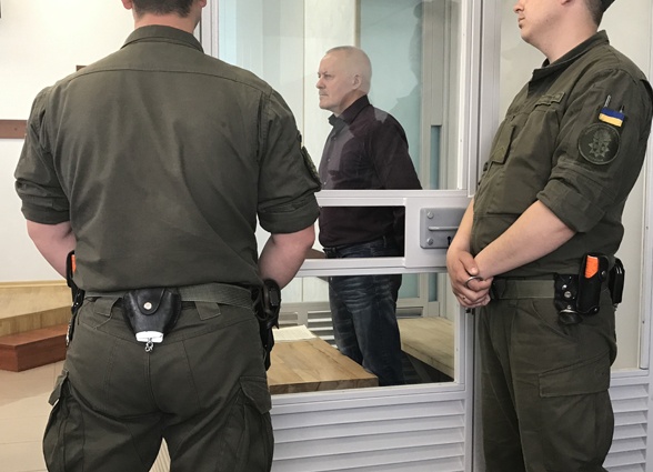 «Я пересмотрел свое отношение к окружению своему — и ближнему, и дальнему — очень серьезно. Потому что были вещи такие, там же и показания офицеры некоторые давали...»