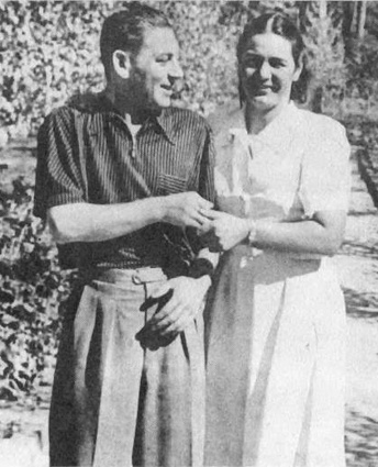 Василий с третьей женой Капитолиной Васильевой — чемпионкой СССР по плаванию, 1950 год. «Нормальная баба была, сама тяжелую жизнь прошедшая, детство голодное»