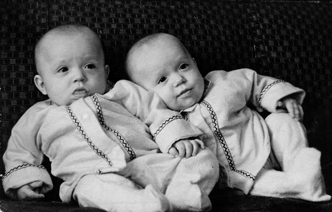 Женя и Саша Яковлевы, 1962 год. «Я появился на свет первым, а Саня 20 минутами позже»