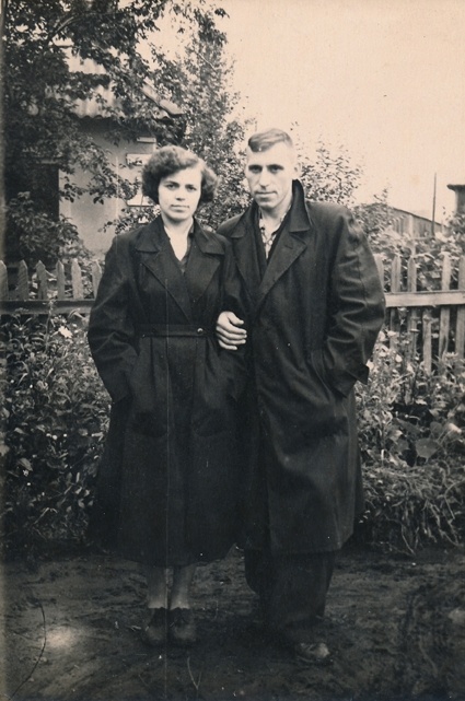 Родители Ираида Ивановна и Иван Васильевич Яковлевы, Новый Городок, начало 60-х. «Мама — детский врач, а отец из простой рабочей семьи, всю жизнь проработал на шахте»