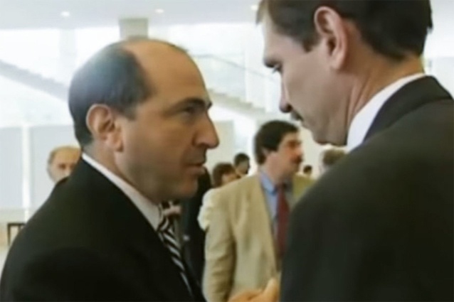 «Предполагать вмешательство российских спецслужб в жизнь и смерть Глушкова действительно есть все основания. Спокойная его жизнь закончилась в 1997 году, когда в отношении него и Бориса Березовского Генпрокуратура России начала следствие, связанное с российской компанией «Аэрофлот», заместителем директора которой был Николай Глушков»