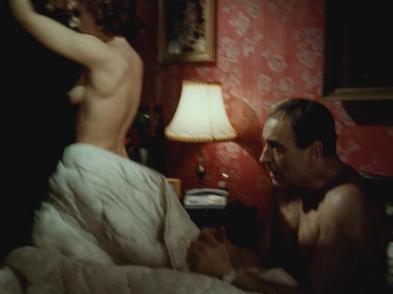 С Валентином Гафтом в «Ночных забавах». «Когда театральный вуз заканчивала, в кино сниматься вообще не хотела, считала, что там порок, гадость одна...»