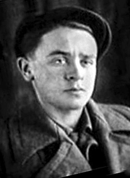 Леонид Броневой родился в Киеве и жил на Крещатике. Детство артиста закончилось в восемь с половиной лет после ареста отца — Леня с мамой отправились в ссылку, но в Киев уже не вернулись