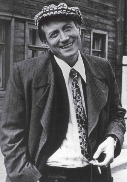 «Я разный — я натруженный и праздный. Я целе- и нецелесообразный. Я весь несовместимый, неудобный, застенчивый и наглый, злой и добрый»