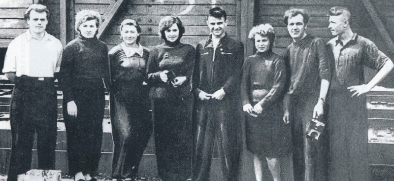 Со студенческим отрядом на целине, в центре Леонид Кравчук и Антонина, 50-е годы. «Там, собственно, близко познакомились...»