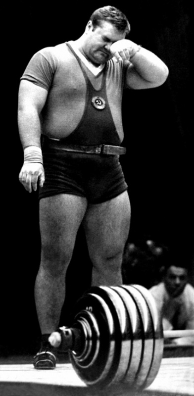 «Хорошо, когда у тебя подъем, а ведь порой кривая опускается вниз и вообще тягать железо не хочется. Я в таких случаях бросал штангу и шел в настольный теннис играть»