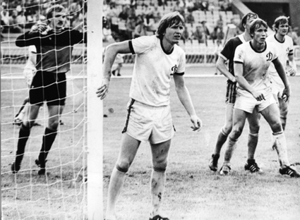 Киевское «Динамо» защищает свои ворота: Виктор Чанов, Владимир Лозинский, Сергей Журавлев и Владимир Бессонов, 1984 год. «В общем-то, в каждой игре вратаря стараются беречь, не подпускать к нему близко соперников»