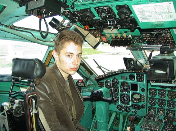 &laquo;Авиация&nbsp;&mdash; давнее увлечение Валентина. Он читал все сайты о самолетах и авиастроении, следил за всеми выставками и общался на форумах с такими же увлеченными, как он. Наверное, потому и попал в поле зрения ФСБ&raquo;