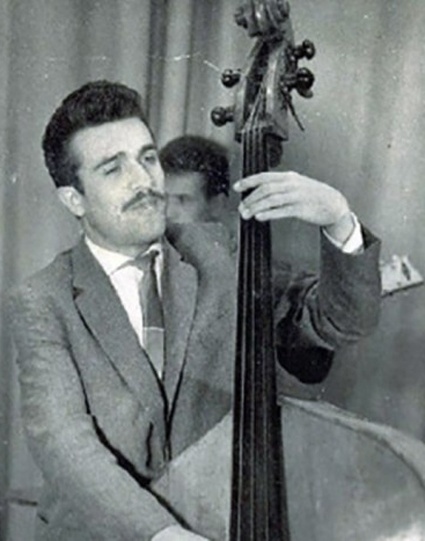 После службы в армии Вилли Токарев переехал в Ленинград, окончил там музучилище при консерватории имени Римского-Корсакова по классу контрабаса. «Выступал я с оркестром гениального Анатолия Кролла. Это супермузыкант, глыба, в мире таких единицы осталось»