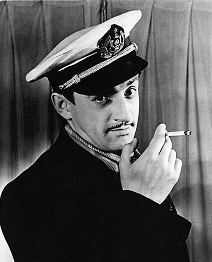 В роли Остапа Бендера в постановке Театра миниатюр